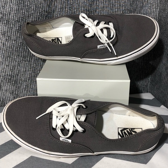 Men’s Basic Canvas Vans - Picture 5 of 8